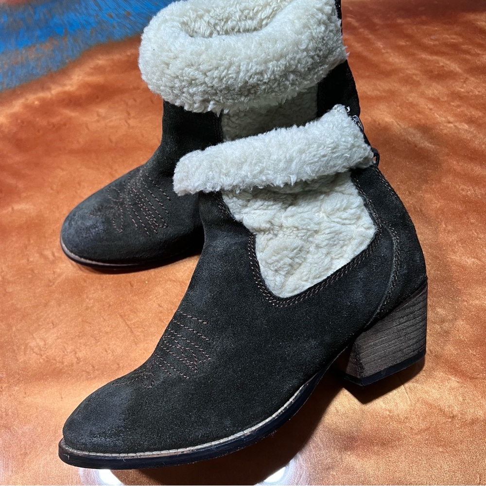 Super-dry leather heeled western boots Sherpa trim size 8